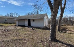 208 E 4th Street, Willow Springs, MO 65793