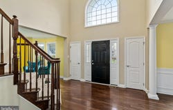 16 FOXCROFT Way, MOUNT LAUREL, NJ 08054