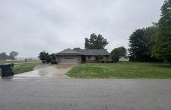 1590 Meadowlane Dr, Lewisport, KY 42351