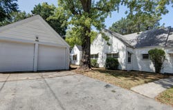 1126 E Sunshine Street, Springfield, MO 65807