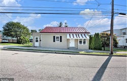 220 S 3RD AVENUE, ROYERSFORD, PA 19468