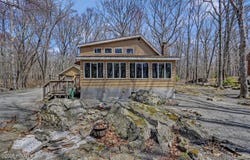 816 Woodland Court, Lords Valley, PA 18428