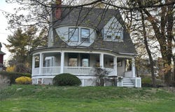 8 The Serpentine, New Rochelle, NY 10801