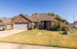 11160 Waterleaf Lane, Farmington, AR 72730