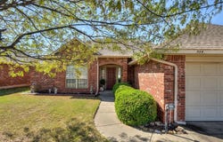 544 E Forest Lane, Mustang, OK 73064