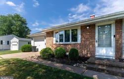 8 SHELLEY LA, HAMILTON, NJ 08690