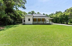 401 Pecan Lane, Lake Waccamaw, NC 28450