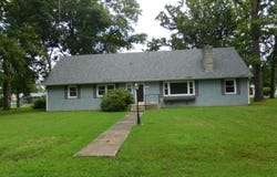 300 N Lakeview Drive, Salem, IL 62881