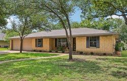 2305 Gladnell ST, Taylor, TX 76574