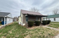 408 SE 7th St, Fairfield, IL 62837