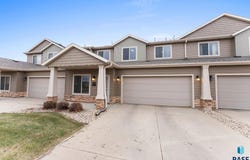 5400 S Cobblestone Pl, Sioux Falls, SD 57108