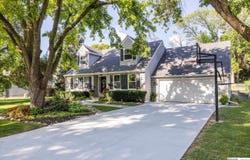 15338 Davenport Circle, Omaha, NE 68154