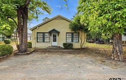 106 S College St, Lindale, TX 75771