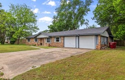202 Mockingbird Cir, Mount Vernon, TX 75457