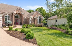 724 NE Seabrook Circle, Lee's Summit, MO 64064