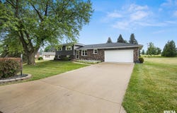 524 CRESTVIEW Drive, Metamora, IL 61548