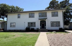 410 W 6th St, Hays, KS 67601