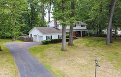 15 Garrison Lane, Clifton Park, NY 12019