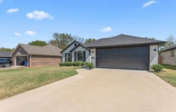 1831 S D Street, Rogers, AR 72756
