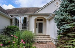 2 Post Oak Ct, Hardyston Twp., NJ 07419-1226
