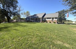 1008 Medbury Lane, Richmond, MO 64085