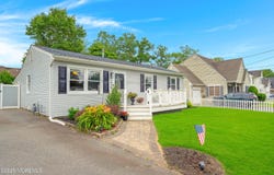 49 Anchor Avenue, Manahawkin, NJ 08050