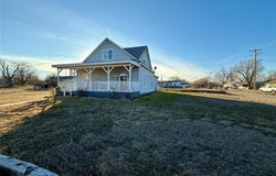 205 S Main Street, Gage, OK 73843