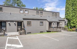 29 Middle Village Way, Tannersville, PA 18372