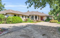 401 M County Road 2425 N, Mahomet, IL 61853