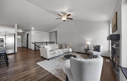 914 Prairie View Dr, IA 52358