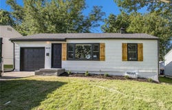 2403 NE 60th Street, Gladstone, MO 64118