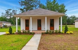 560 Fairway Dr, Picayune, MS 39466