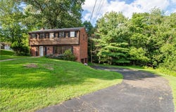 2907 Autumnwood Dr, Shaler, PA 15116
