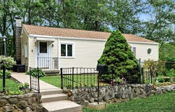 5 Lakeview Ave, Peabody, MA 01960