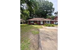 1452 E Pembroke Avenue, Hampton, VA 23663