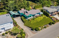 705 PREFONTAINE DR, Coos Bay, OR 97420