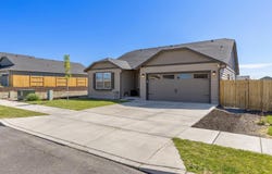3586 NW 9th Street, Redmond, OR 97756
