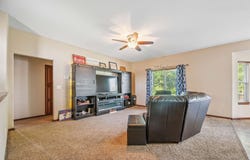 1911 E Highridge Ct, Park City, KS 67219