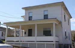210 6th Ave, Hinton, WV 25951