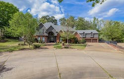 3 Stonegate Cir., Texarkana, TX 75503