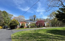 15 Cemetery Lane, Setauket, NY 11733