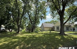 107 N DARST Street, Eureka, IL 61530