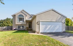 8900 Parker Woods Drive NW, Sparta, MI 49345