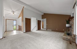 1758 29th St NW, Cedar Rapids, IA 52405