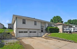 120 Highland Road, Lansing, KS 66043
