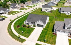 1143 Juniper Ln, Oconomowoc, WI 53066