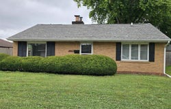 1803 CENTER Street, Pekin, IL 61554