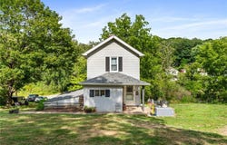 33 Hubbard Rd, Smith, PA 15021