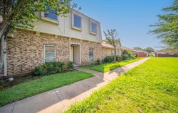 24 W Mountain Creek Drive, Grand Prairie, TX 75052