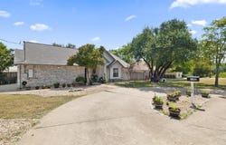 1102 Oak Hollow Dr, Leander, TX 78641